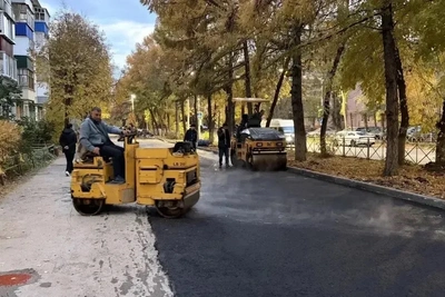 На Полбина, 44 устранили дефекты парковочного асфальта