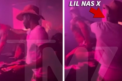 Lil Nas X кидает пачки денег в стриптизёра: видео