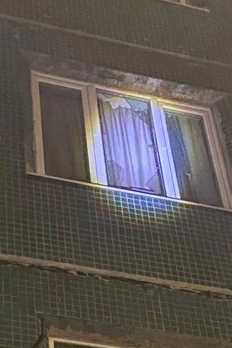 Романтик в Петербурге разбил окна соседей, пытаясь достучаться до возлюбленной | Источник: Росгвардия Петербурга