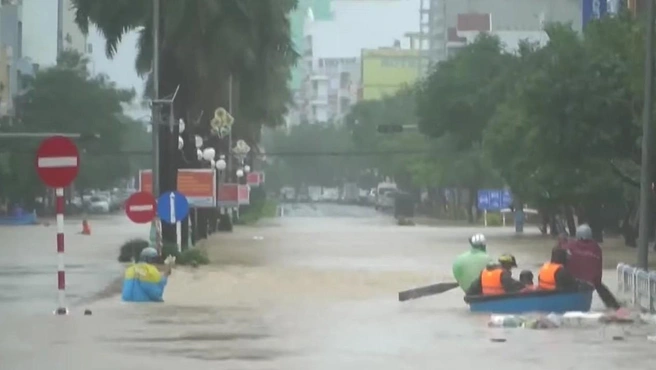 Больше 50 человек погибли во время мощного наводнения во Вьетнаме. Затоплены 28 тысяч домов | Источник: WION / YouTube