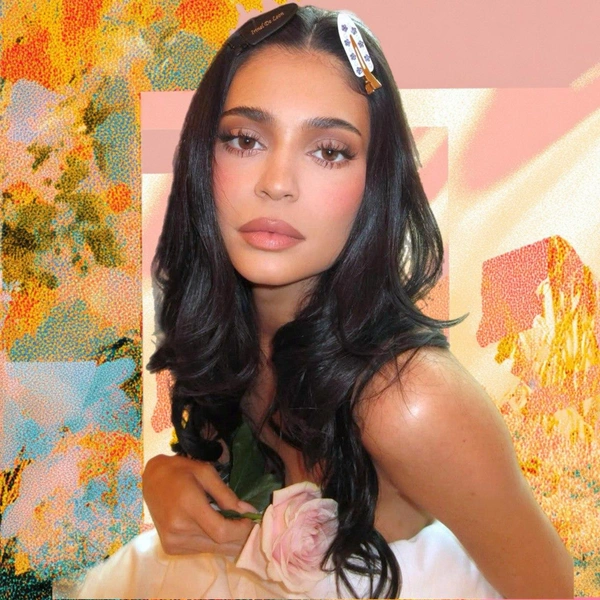 Кайли Дженнер показала стильный нежный макияж на зиму 2025/26 | Источник: theGirl