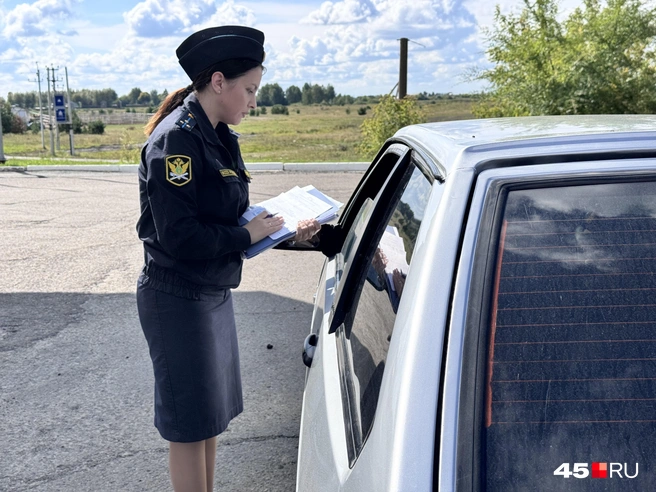 Если долг большой, то накладывают арест на автомобиль  | Источник: Юлия Король / 45.RU