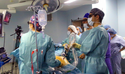Хирурги избавили мужчину от гигантской опухоли, которая сплющила жизненно важные органы