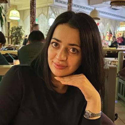 Выбросили из окна пятого этажа во время пожара, чтобы спасти: умерла 10-летняя падчерица блогера-миллионника Нармин