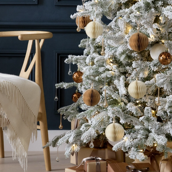 Белая новогодняя елка: 25+ фото и идей