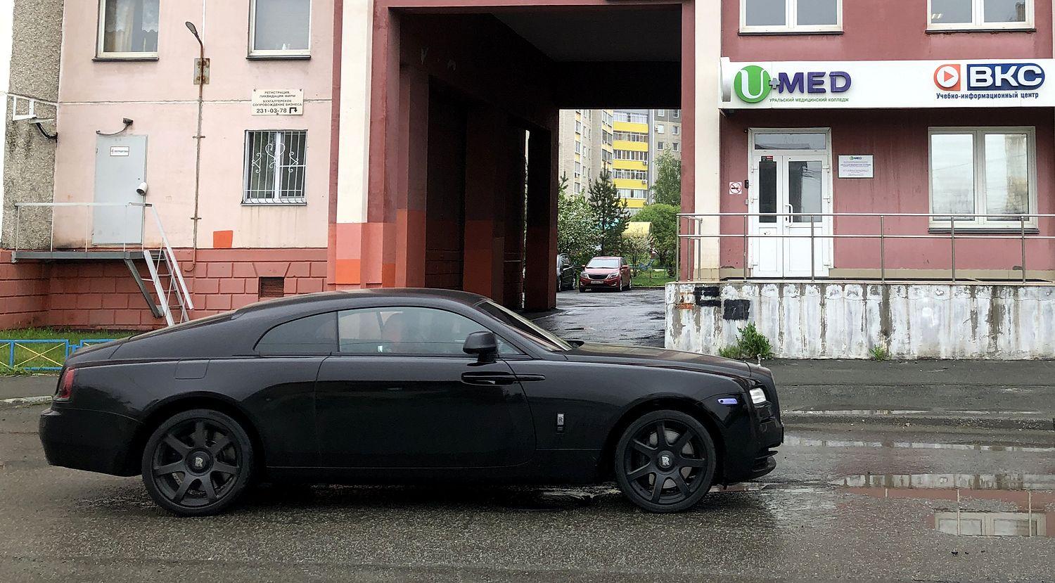 В Челябинске появился Rolls-Royce за 30+ миллионов рублей. Рассуждаем, что будет, если его шоркнуть