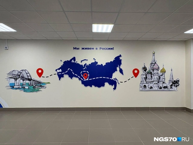 А на другой стене карта, где отмечен Томск и еще две точки (не очень понятно, что ими отметил автор карты) | Источник: Мария Лобанова / NGS70.RU 