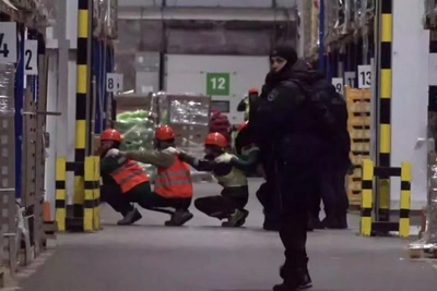 Large-scale police check in St. Petersburg after customer's death