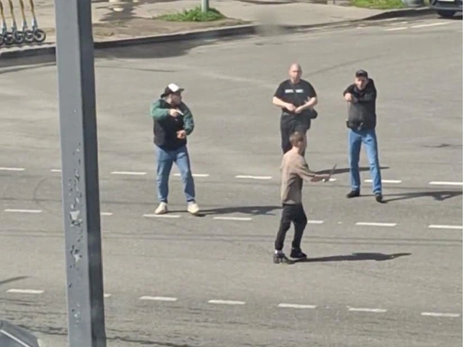 В Кудрово преследовали мужчину с ножом, пока он сам не сбежал в полицейский участок | Источник: Жизнь в Кудрово