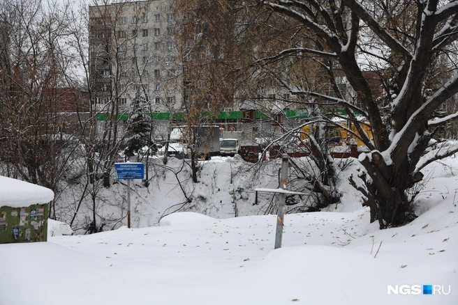 Режим повышенной готовности ввели на улице Учительская | Источник: Александр Ощепков / NGS.RU