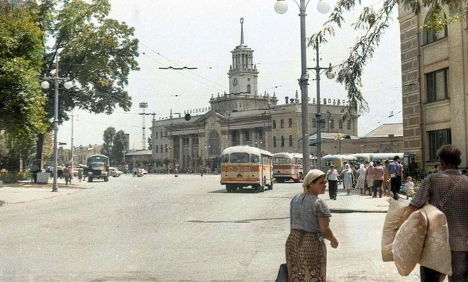 Краснодарский вокзал, 1960-е | Источник: Фотоархив Бурова Ю.Л. / BspChannel