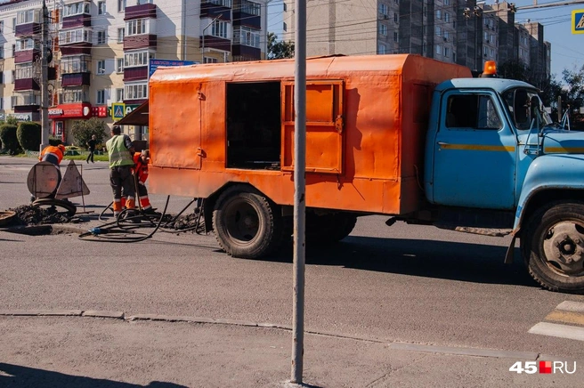 В Кургане автобусы меняют маршруты из-за перекрытия улицы Пролетарской | Источник: Наталья Панова / 45.RU