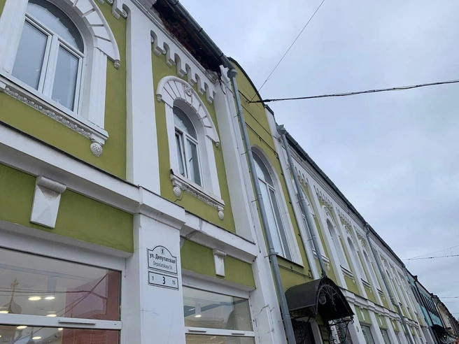 Кирпичи упали из-под козырька здания | Источник: Прокуратура Ярославской области / Telegram