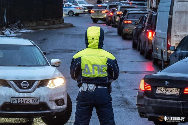 Будь в потоке, следи за изменениями в законах, соблюдай правила — и не попадешься ДПС | Источник: Михаил Огнев / FONTANKA.RU