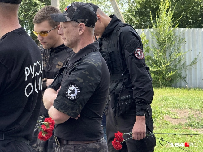 Некоторые в полной амуниции, которая в этой обстановке совершенно не нужна | Источник: Сергей Петунин / 164.RU