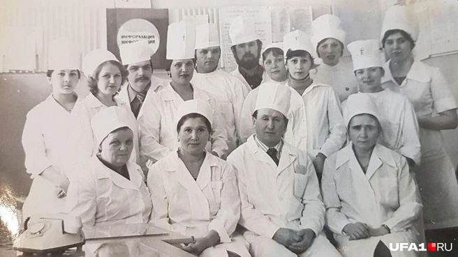 Коллектив онкоцентра в советские годы | Источник: Наталья Кувайцева