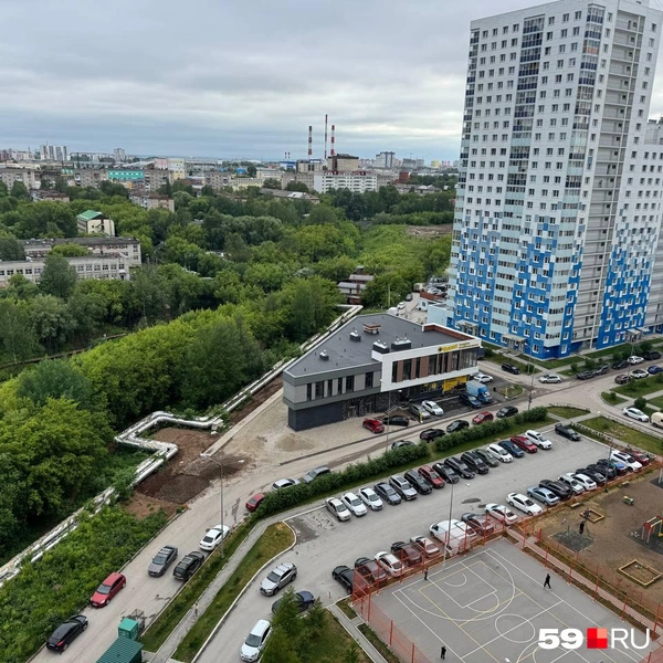 Так выглядит двор у дома | Источник: читатель 59.RU