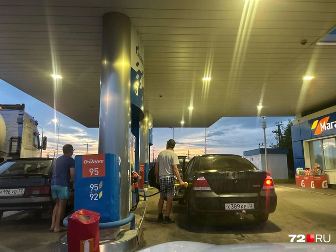 Стоим, ждем. На всё ушло примерно 30 минут | Источник: Елена Познахарева