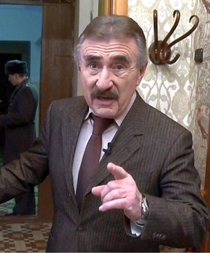 30 отборных мемов с Леонидом Каневским, ведущим передачи «Следствие вели»