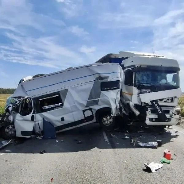 Fiat Ducato разбился вдребезги | Источник: «Управление МВД России по Омской области» / max.ru
