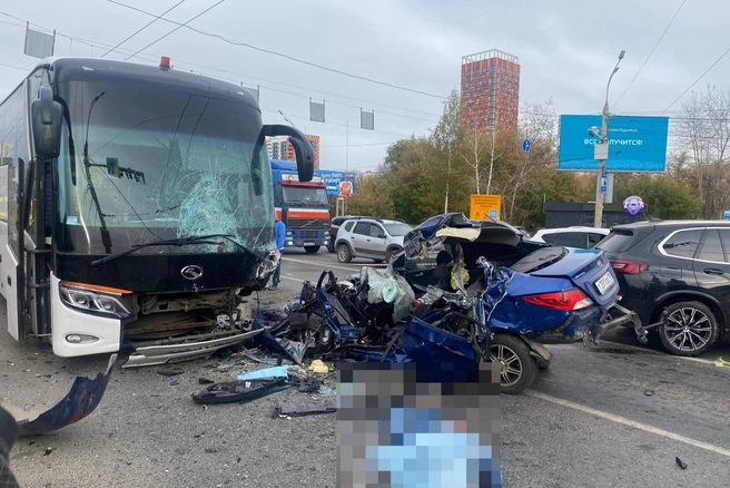 Авария произошла в Ижевске, но с пермским автобусом | Источник: Госавтоинспекция Удмуртии / Telegram