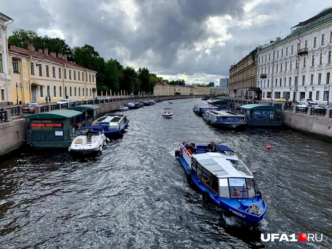 Обычный пейзаж в центре Санкт-Петербурга
