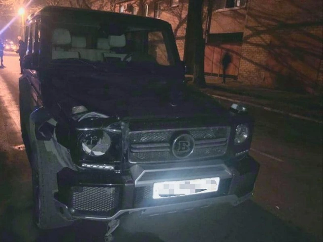 Автомобиль виновника ДТП, принадлежащий его отцу | Источник: Подслушано Ейск