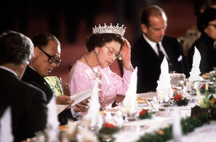 8 фактов о королеве Елизавете II, в которых она предстает совсем не по-королевски