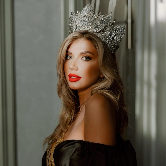 Ей запретили выходить с флагом России, а конкурсантки не могли сфотографироваться из-за ее родины | Источник: Анастасия Белик / личный архив