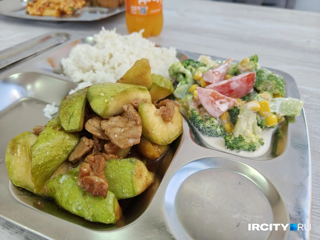 А вот в блюде с баклажанами мясо немного подкачало | Источник: Ксения Филимонова / «ИрСити»