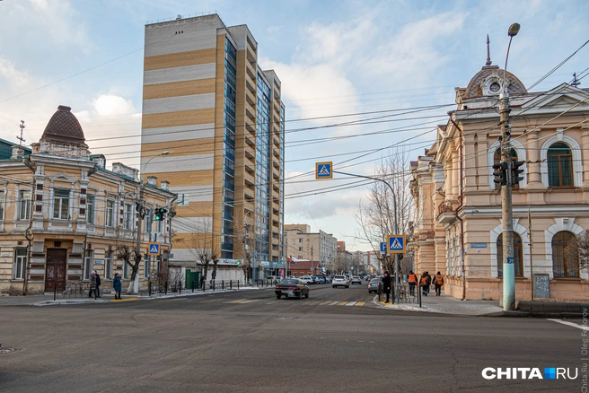Одна из таких спорных высоток появилась много лет назад на улице Чкалова | Источник: Олег Фёдоров / CHITA.RU