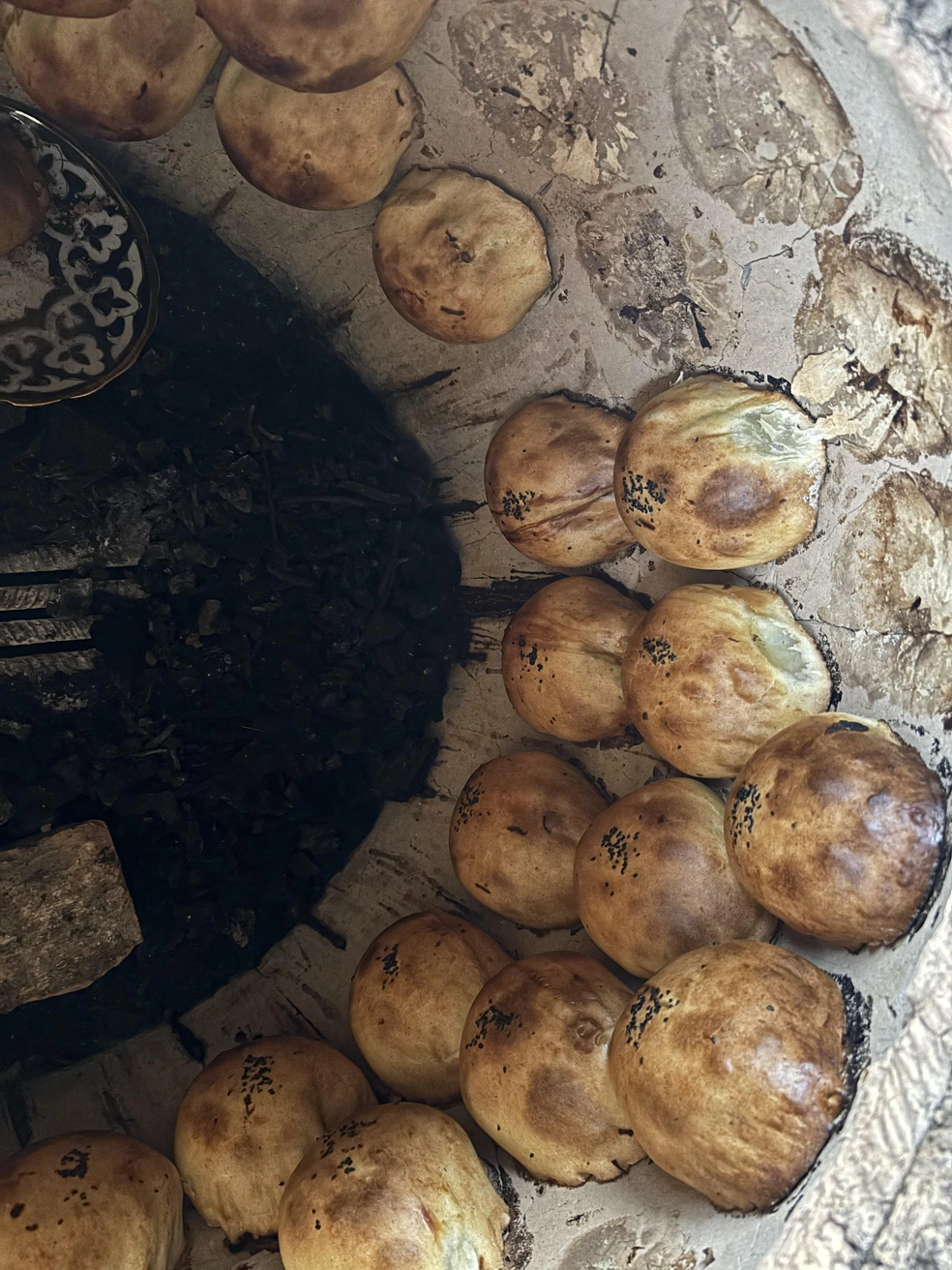 Самса в тандыре | Источник: captainu_lyalya / T.me