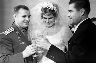 Ельцины праздновали трижды, у Горбачевых хватило денег только на пюре: как женились в СССР