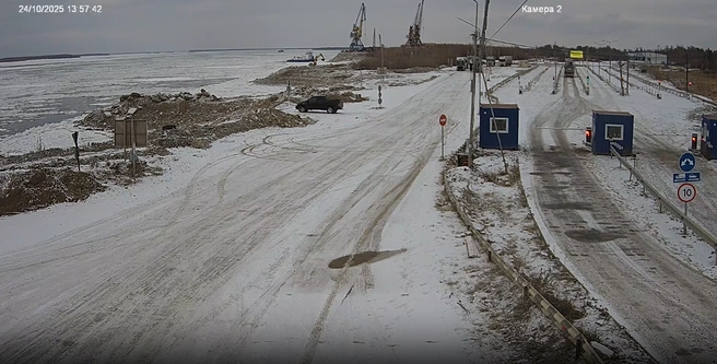 Со стороны Нижнего Бестяха тоже пусто | Источник: Паромы Якутии