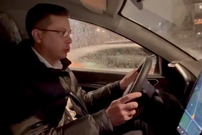 Nizhny Novgorod Mayor drives during rush hour to assess snow traffic