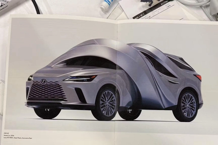 Две самые странные модели Lexus в истории: электрокары, закрученные в узел и изогнутые в кольцо | marieclaire.kz