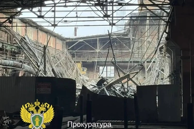 Крыша обрушилась на складе в Новосибирске