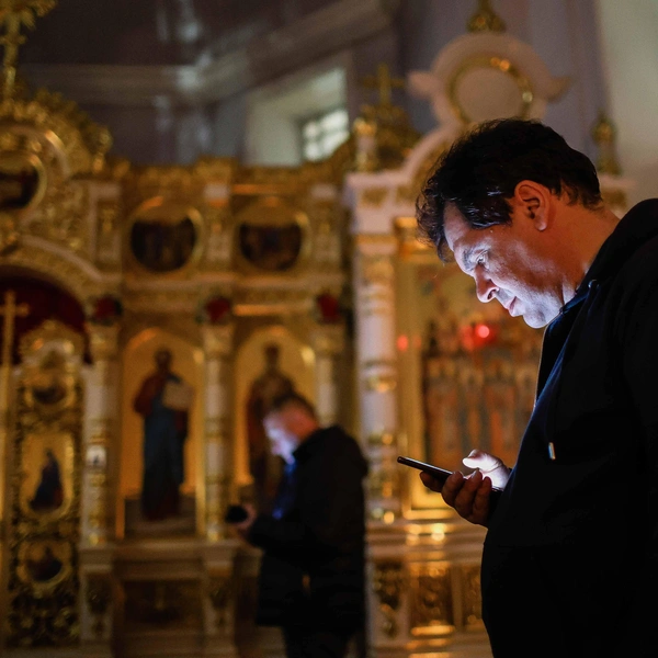 Кому-то было тяжело сосредоточиться только на службе | Источник: Евгений Софийчук / NGS55.RU