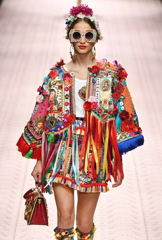 Карла Бруни, Моника Беллуччи и другие звезды в показе Dolce & Gabbana SS 2019