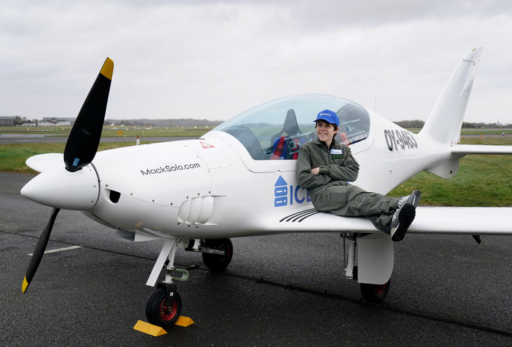 «Никогда не рано»: как 17-летний британец в одиночку облетел Землю на крошечном самолете