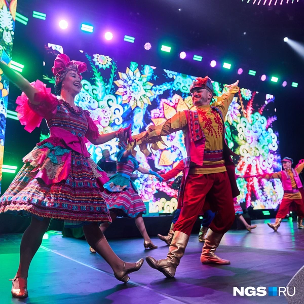 Танцоры привлекали много внимания  | Источник: Александр Ощепков / NGS.RU