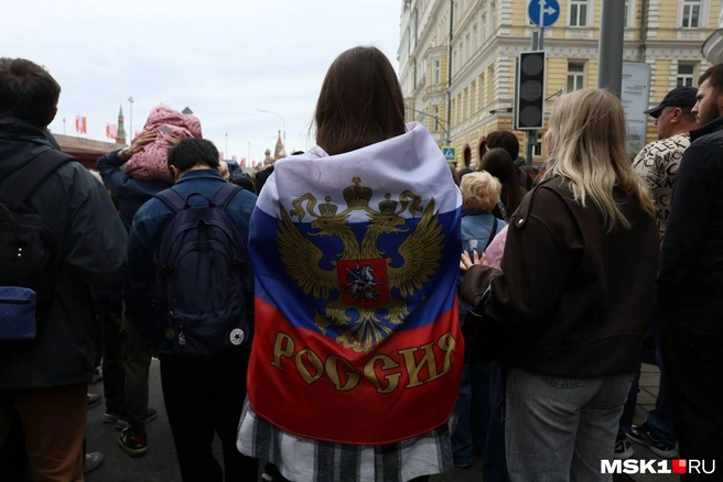 Среди наблюдающих за парадом было много молодых москвичей | Источник: Артем Устюжанин / MSK1.RU