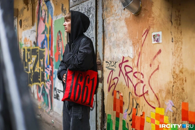 Вчерашние школьники выпустили новую streetwear-коллекцию, посвященную Иркутску | Источник: Ксения Филимонова / «ИрСити»