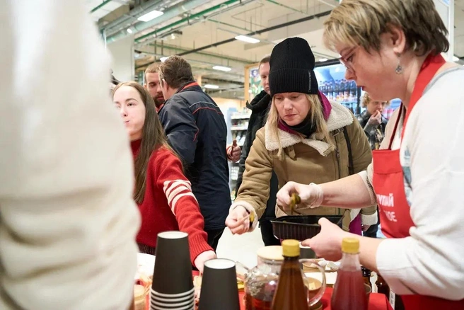 На прилавках&nbsp;— сыры, молочные, мясные продукты, сладости, хлеб пермских производителей | Источник: «Покупай пермское»
