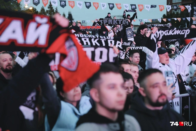В финальных играх за Кубок Гагарина челябинцы болеют за черно-белых в одноименном парке | Источник: Наталья Лапцевич