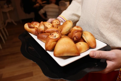 Сдобное тесто для булочек: рецепт на дрожжах со сметаной