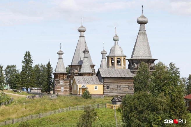 Храмовый комплекс находится в центре села | Источник: Сергей Яковлев