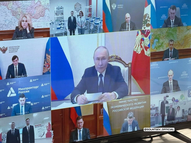 Старт работе Политехнического лицея в режиме ВКС дал президент Владимир Путин  | Источник: Евгений Солнцев / T.me