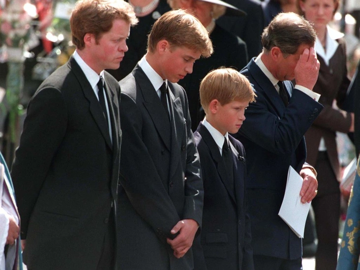 Чарльз Спенсер, принцы Уильям и Гарри, принц Уэльский на похоронах принцессы Дианы, 1997 год