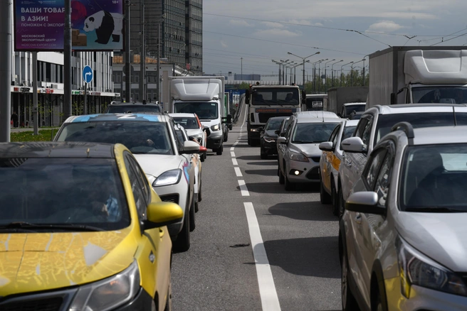 На юго-востоке Москвы перекрыли движение возле крупного ТЦ | Источник: Артём Устюжанин / MSK1.RU